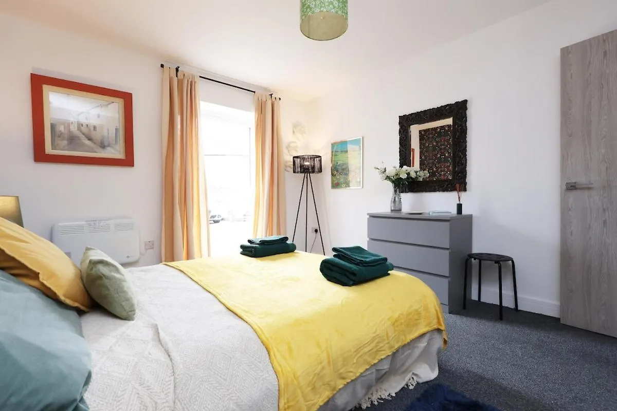 26 7 Mins Stadium Central Apart Sleeps 4 카디프 0*,